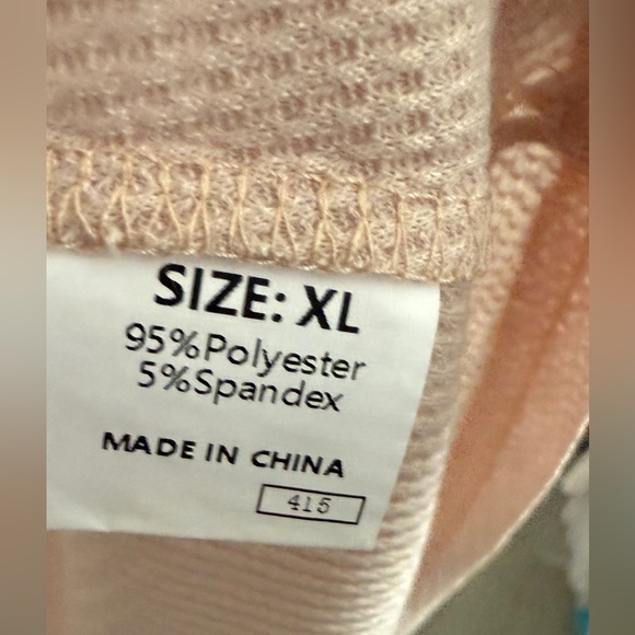 MyKrazyTees
Women V Neck Leopard Raglan - Picture 9 of 10